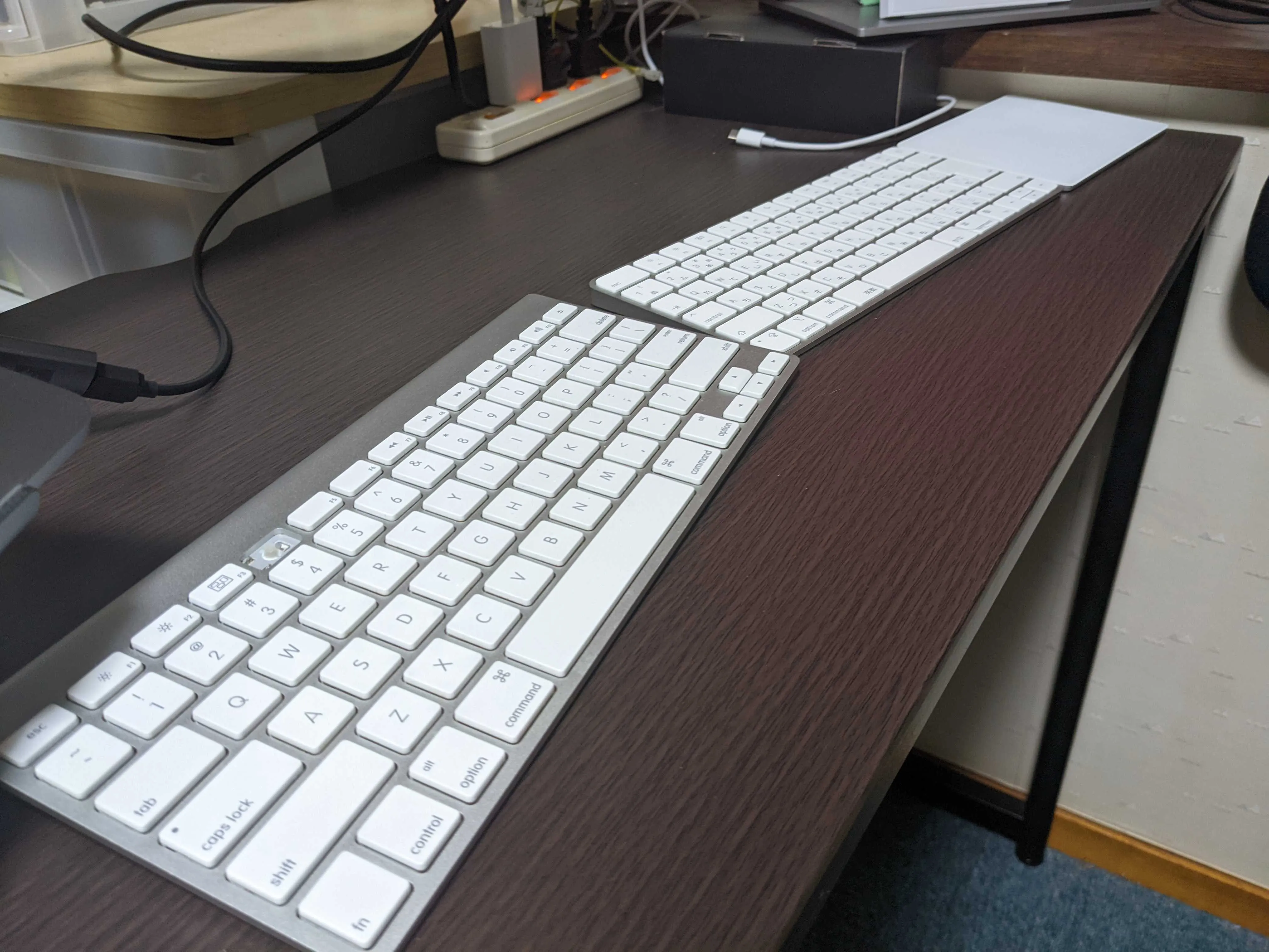 デスク環境の写真（2）