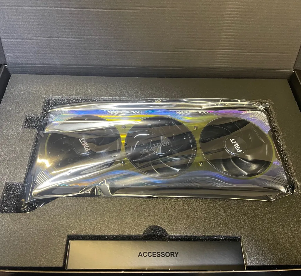 gpu：Palit GeForce RTX 5080 GameRock 16GBの画面
