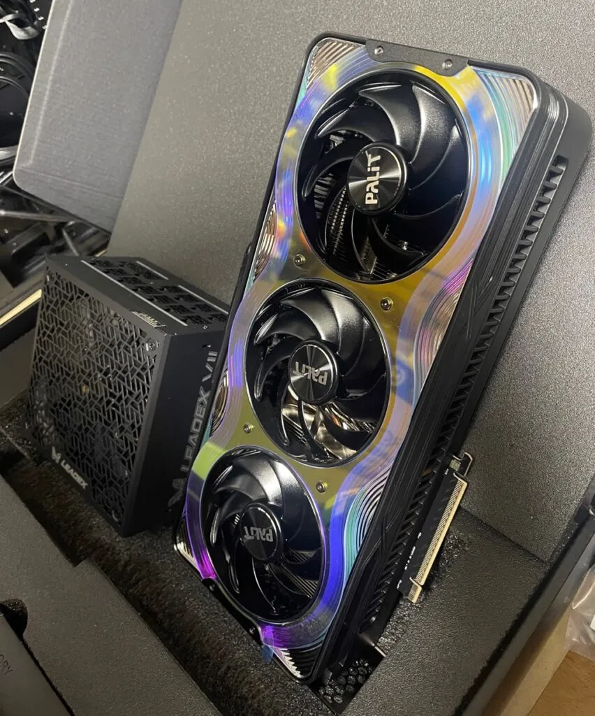 gpu：Palit GeForce RTX 5080 GameRock 16GBを示すグラフ