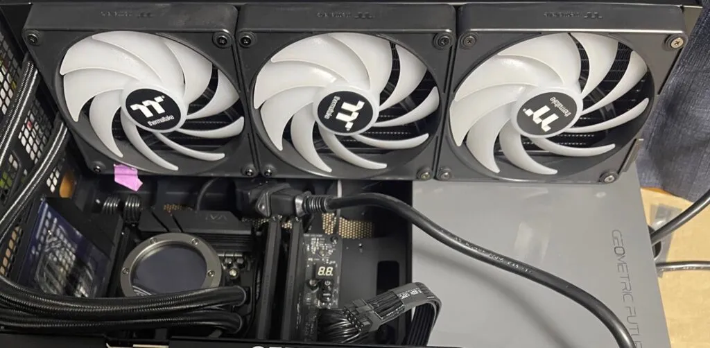 CPUクーラー：thermaltake 420ultrav2 lcdの画面（2）