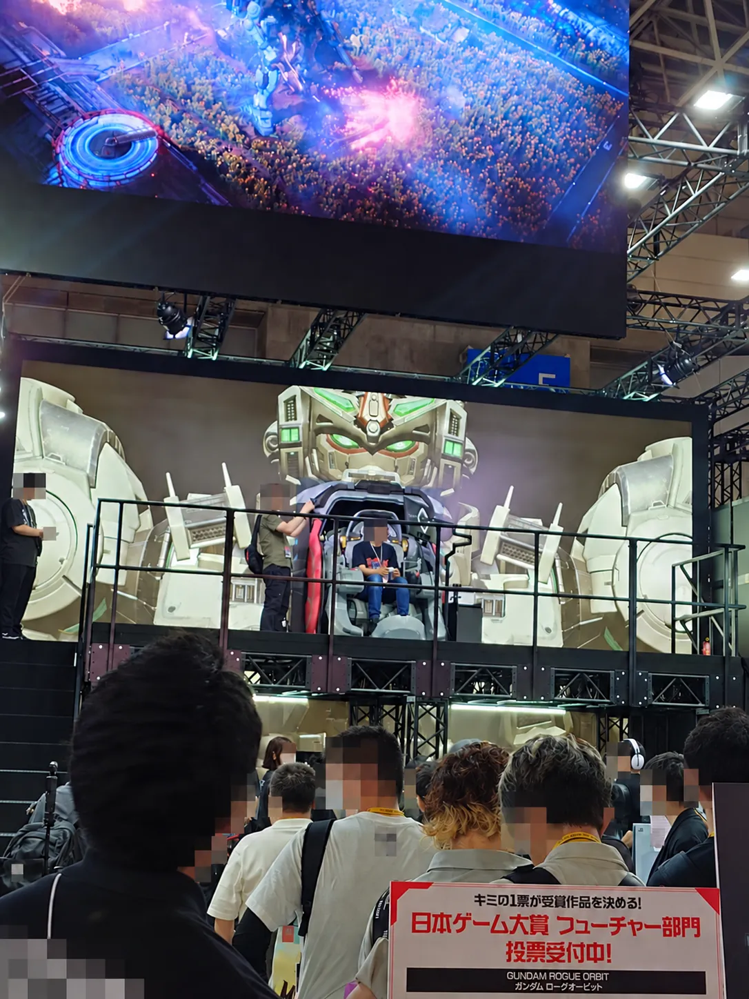 GUNDAM ROGUE ORBITでは実際のコックピットでの体験型アトラクションを展示
