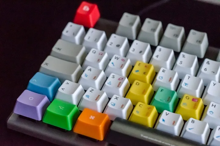 ターミナルがダサいとモテない。hammerspoonでWezTermをいつでも呼ぶ方法